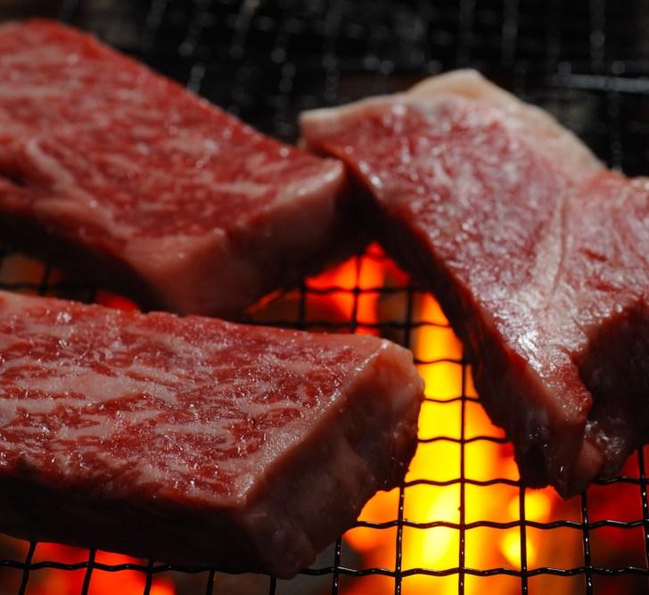 砂丘スパイスと鳥取和牛赤身霜降り焼肉 BBQセット600ｇ（300ｇ×２パック）の商品詳細｜商品詳細｜C-joy